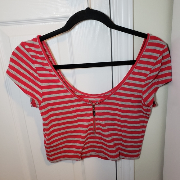 Guess crop top - Picture 2 of 3